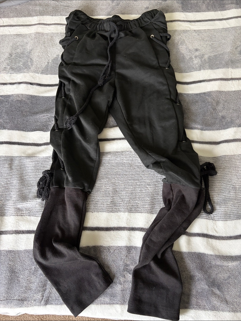 Black Men’s Sweatpants with Drawstring Detail